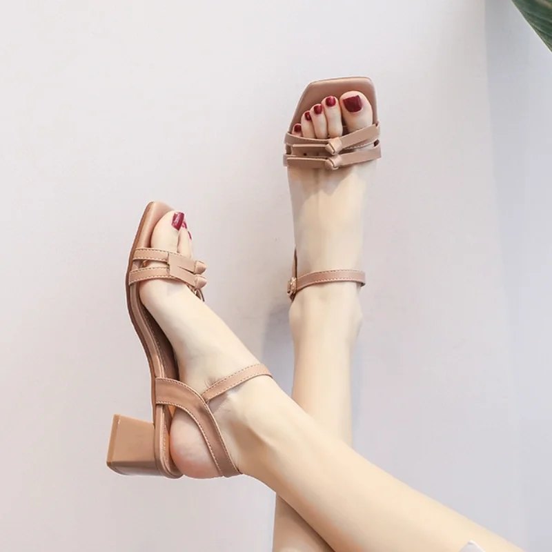 Женские босоножки на ремешке с пряжкой, летние классические сандалии с бантом на каблуке, 2023
Женские босоножки на ремешке с пряжкой, летние классические сандалии с бантом на каблуке, 2023