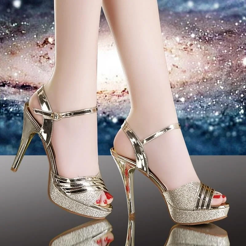 2022Summer New Style British Style Fish Mouth Buckle Fashion Open-toe Sandals Women Fashion Comfortable High Heels Womens Shoes
2022Summer New Style British Style Fish Mouth Buckle Fashion Open-toe Sandals Women Fashion Comfortable High Heels Womens Shoes