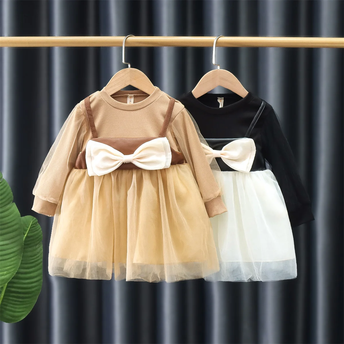 Spring Baby Girl's Dress Knitted Splice Mesh Fake Two Long Sleeve Princess Skirts
Spring Baby Girl's Dress Knitted Splice Mesh Fake Two Long Sleeve Princess Skirts