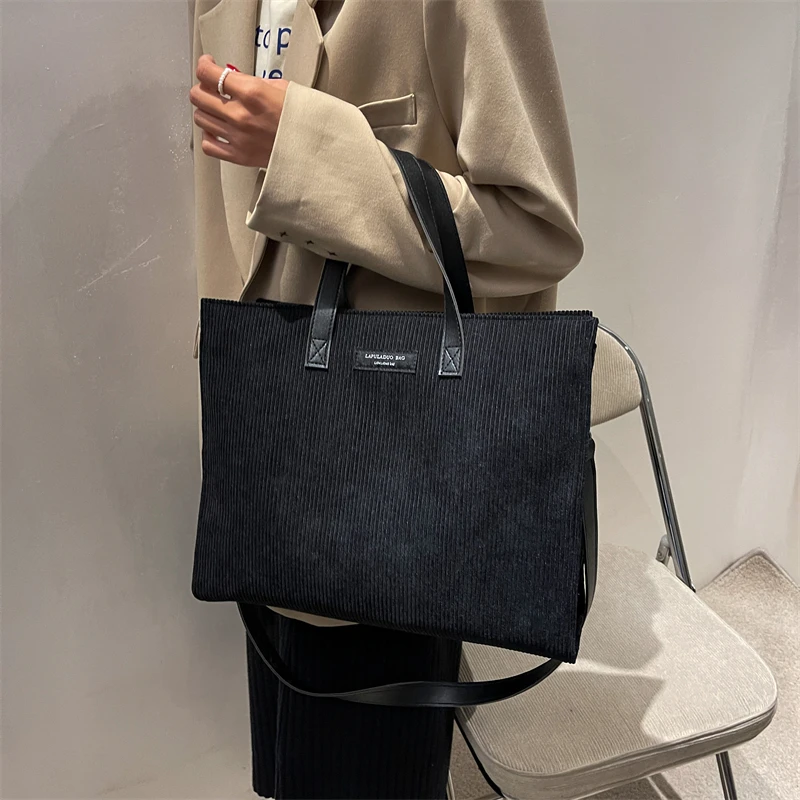 Casual Corduroy Shoulder Women's Bag 2022 New Shopping Design Zipper Purses and Handbags Tote with Outside Pocket Sac A Main
Casual Corduroy Shoulder Women's Bag 2022 New Shopping Design Zipper Purses and Handbags Tote with Outside Pocket Sac A Main