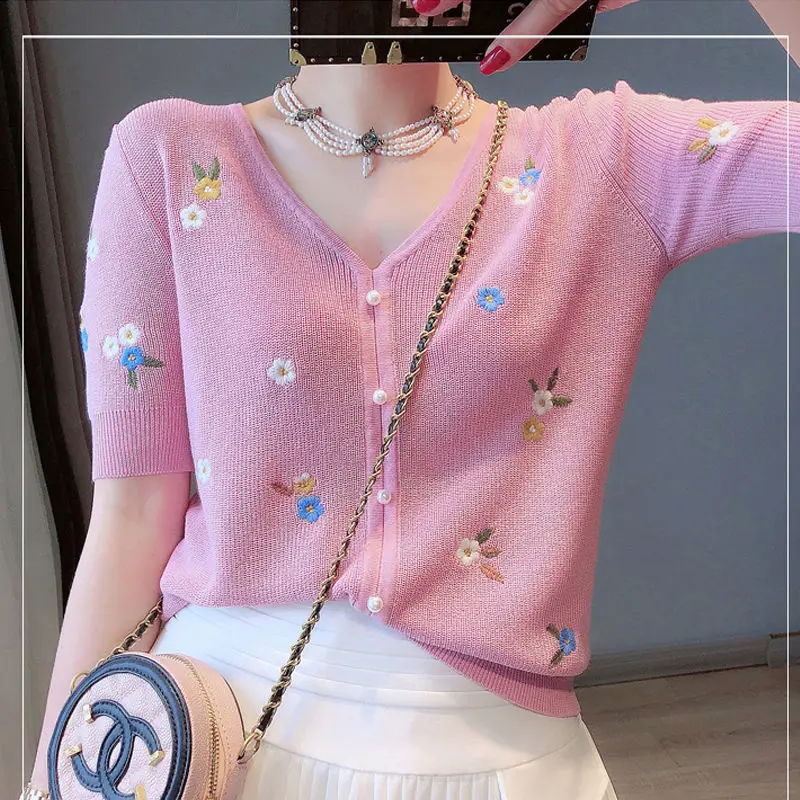 New Casual Sweater Womens Knitting V-Neck Knitted Short sleeve Summer Thin Tops Fashion Flowers Embroidered Knitted T-shirt
New Casual Sweater Womens Knitting V-Neck Knitted Short sleeve Summer Thin Tops Fashion Flowers Embroidered Knitted T-shirt