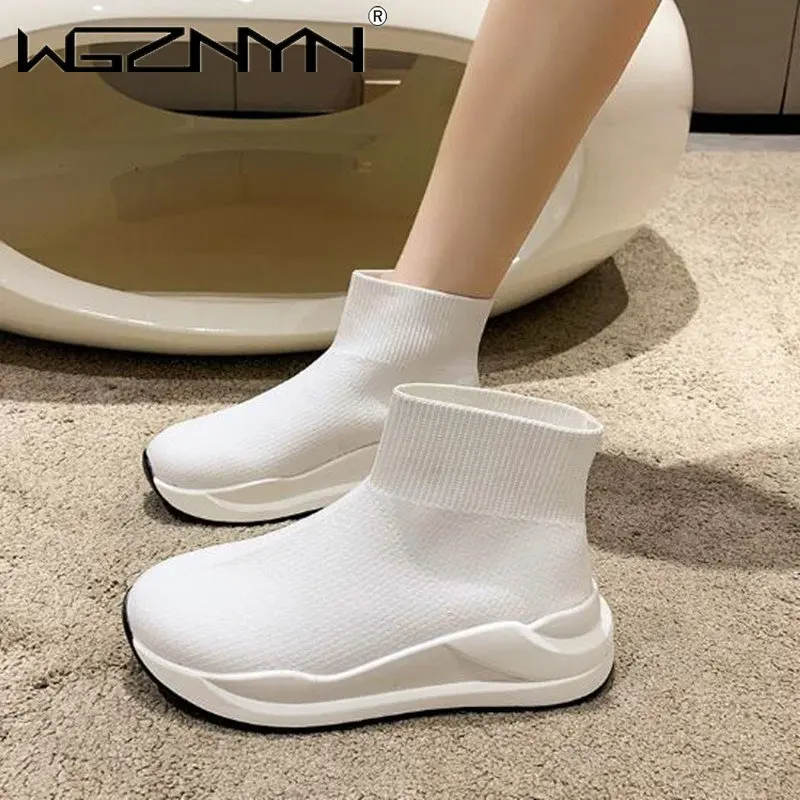 Женские кроссовки без шнуровки, белые кроссовки на платформе, с круглым носком, Вулканизированная плоская подошва, для зимы и осени, 2022
Женские кроссовки без шнуровки, белые кроссовки на платформе, с круглым носком, Вулканизированная плоская подошва, для зимы и осени, 2022