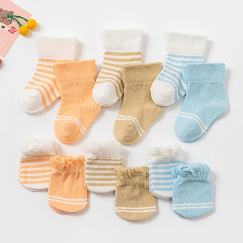 

4 Pairs/Set Baby Gloves Socks Bundle 0-3 Months Anti Scratch Soft Mittens
