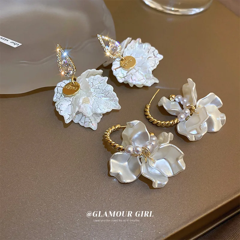 Real Gold Plated Silver Needle Pearl Zircon Letter Round Brand Leaf Earrings French Summer New Style
Real Gold Plated Silver Needle Pearl Zircon Letter Round Brand Leaf Earrings French Summer New Style