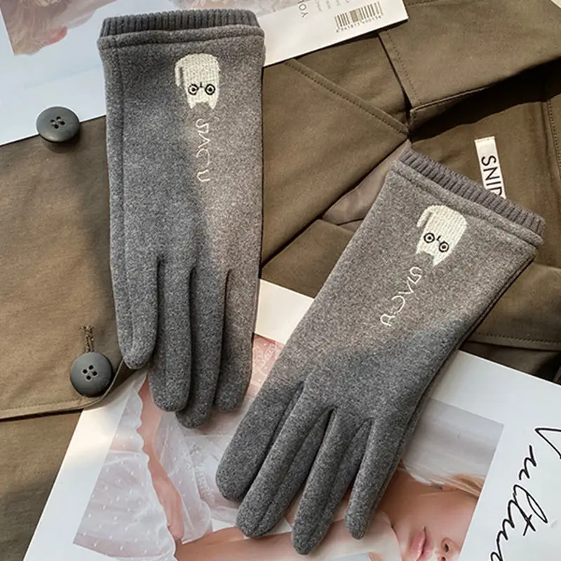 New Fashion Women Gloves Autumn Winter Cute Furry Warm Mitts Full Finger Mittens Women Outdoor Sport Female Gloves Screen
New Fashion Women Gloves Autumn Winter Cute Furry Warm Mitts Full Finger Mittens Women Outdoor Sport Female Gloves Screen