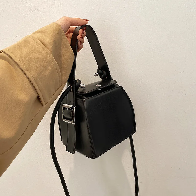 2022 Spring and Summer New Portable Shoulder Crossbody Solid Color Bag Hand Bags Women 2020
2022 Spring and Summer New Portable Shoulder Crossbody Solid Color Bag Hand Bags Women 2020