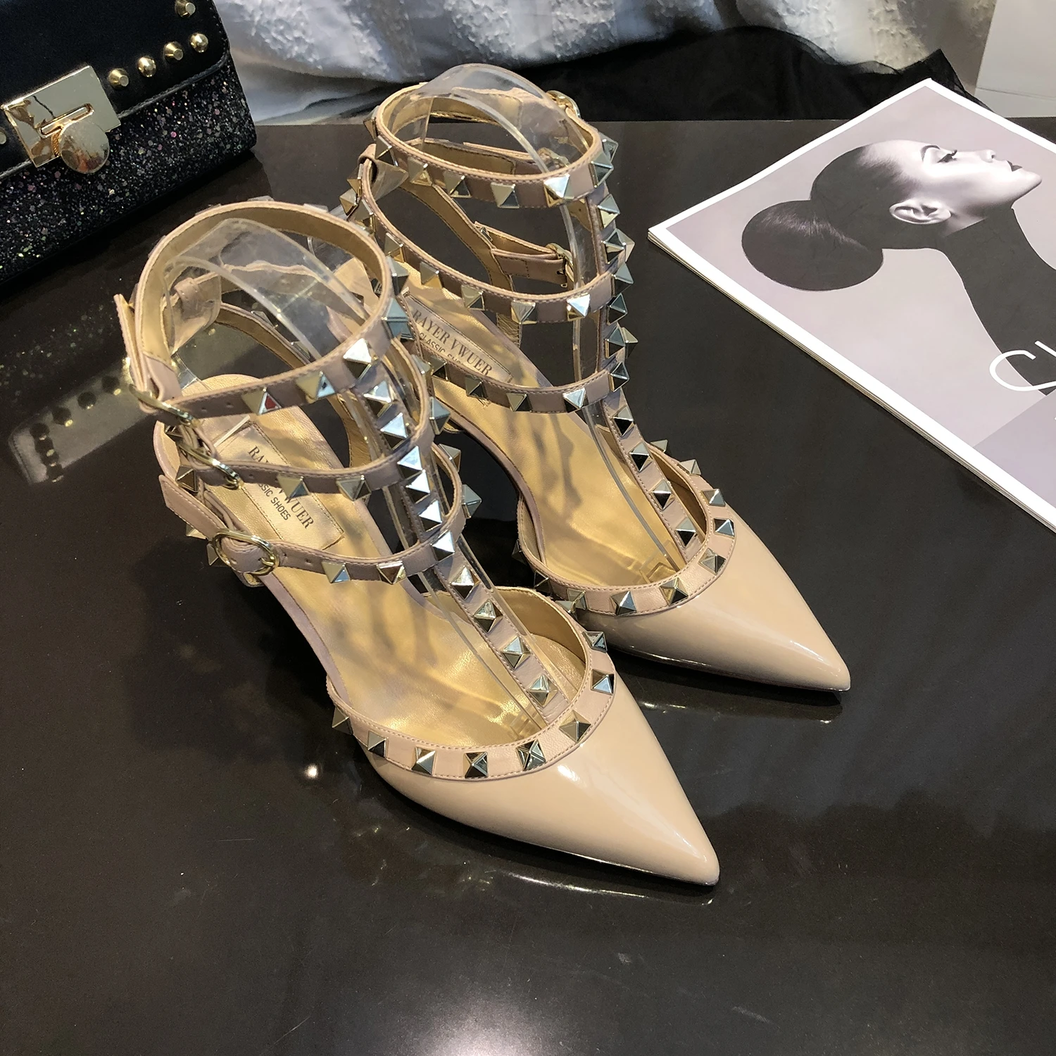 2022 Brand Summer Genuine Leather Women's Sandals Classic Rivet Pointed High Heels Sexy Luxury Pumps Wedding Party Shoes
2022 Brand Summer Genuine Leather Women's Sandals Classic Rivet Pointed High Heels Sexy Luxury Pumps Wedding Party Shoes