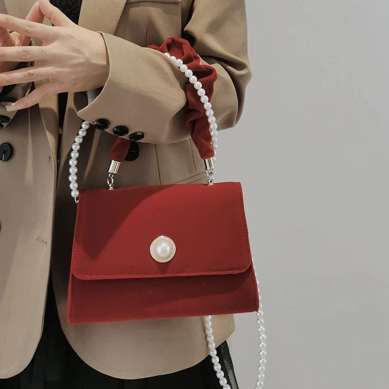 Retro Elegant Women's Handbag with Pearl Chain Delicate Red Velvet Pleated Handle Bags Wedding Party Shoulder Crossbody Bag
Retro Elegant Women's Handbag with Pearl Chain Delicate Red Velvet Pleated Handle Bags Wedding Party Shoulder Crossbody Bag