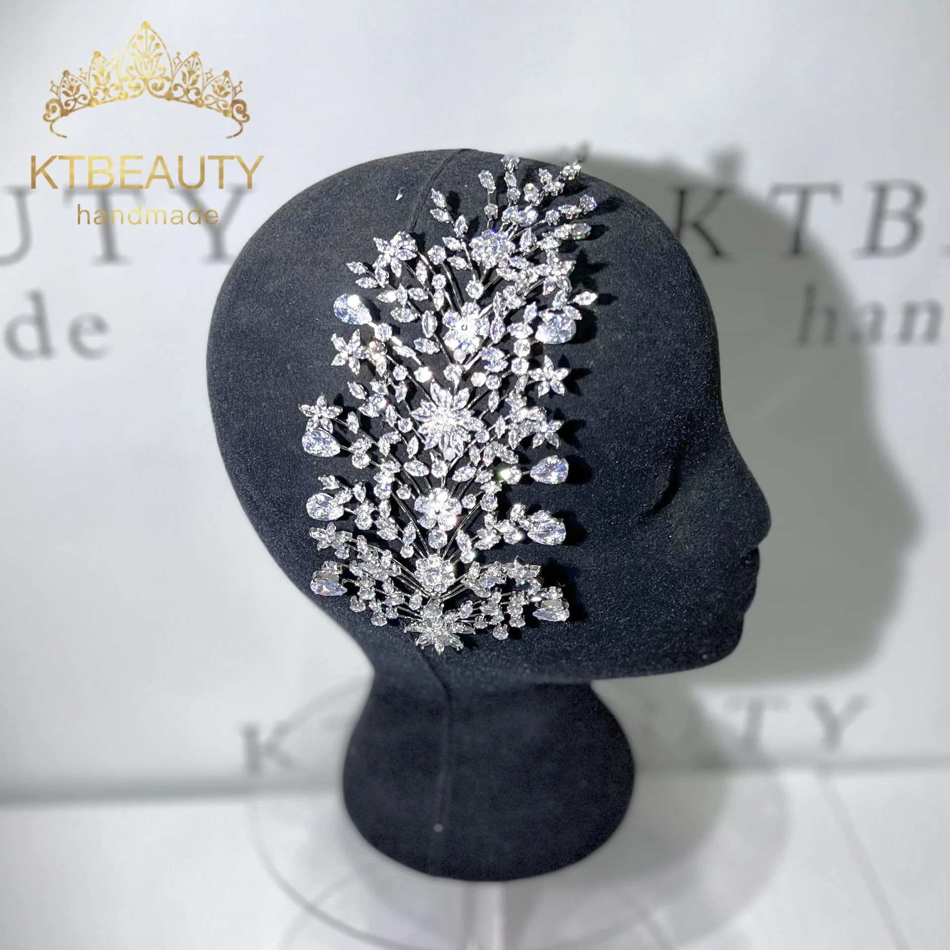 New Rhinestone Tiara Zircon Silver Flexible Bridal Headpiece Headband Wedding Dressing Crown Accessory Women Jewelry
New Rhinestone Tiara Zircon Silver Flexible Bridal Headpiece Headband Wedding Dressing Crown Accessory Women Jewelry
