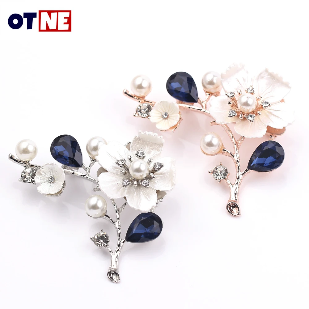 Fashionable Flowers Badge Enamel Pins Dress Brooches for Women Badge Vintage Retro Broches for Women
Fashionable Flowers Badge Enamel Pins Dress Brooches for Women Badge Vintage Retro Broches for Women