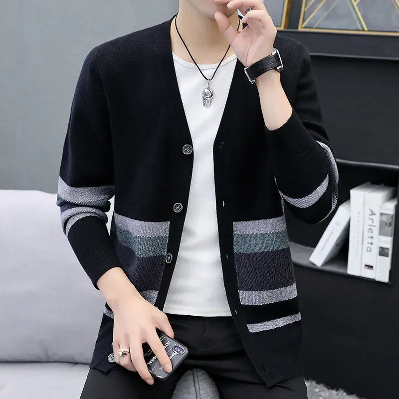 Knitted V Neck Male Sweaters Color Contrast Casual Mens Korean Fashion Loose Sweater Striped Long Sleeve Cardigan Coats G74
Knitted V Neck Male Sweaters Color Contrast Casual Mens Korean Fashion Loose Sweater Striped Long Sleeve Cardigan Coats G74