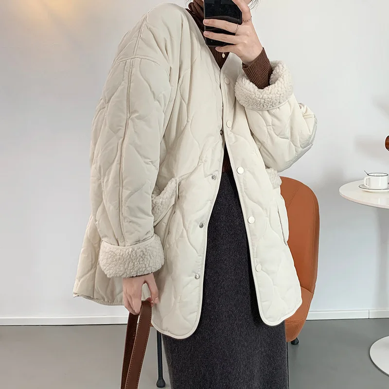 Autumn Winter Splicing Lamb Wool Cotton Padded Jacket Women Fashion Long Sleeve V-Neck Loose Coat Female Elegant Solid Outwear
Autumn Winter Splicing Lamb Wool Cotton Padded Jacket Women Fashion Long Sleeve V-Neck Loose Coat Female Elegant Solid Outwear