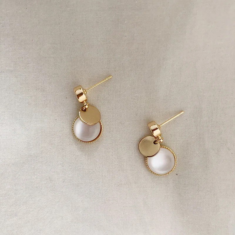 Korean Fashion Small Opal Temperament Earrings Retro Resin Metal Cute Lovely Pearl Earrings for Women
Korean Fashion Small Opal Temperament Earrings Retro Resin Metal Cute Lovely Pearl Earrings for Women