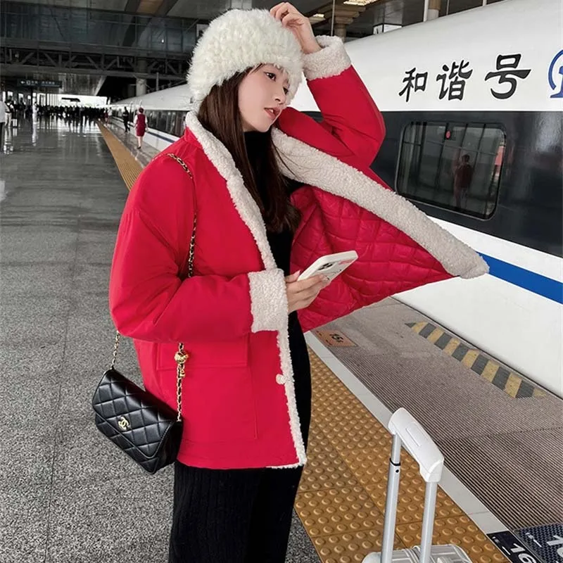 NEW Chinese Style Red Women Winter Short Parka Quilted Down Cotton Padded Jacket Lambswool Collar Loose Warm Coat Lady Outerwear
NEW Chinese Style Red Women Winter Short Parka Quilted Down Cotton Padded Jacket Lambswool Collar Loose Warm Coat Lady Outerwear