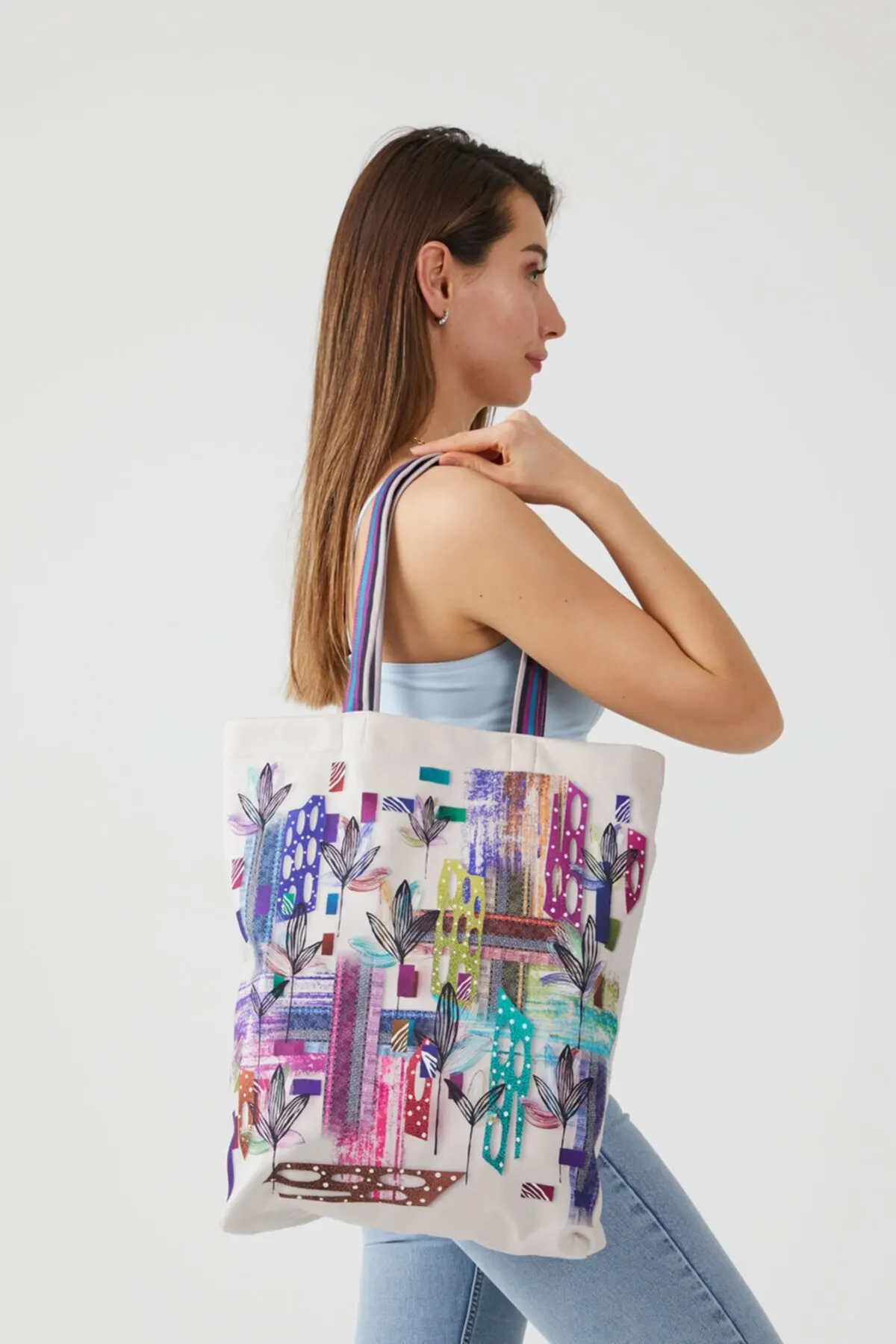 Женская пляжная сумка-тоут из ткани с цветочным принтом
Женская пляжная сумка-тоут из ткани с цветочным принтом