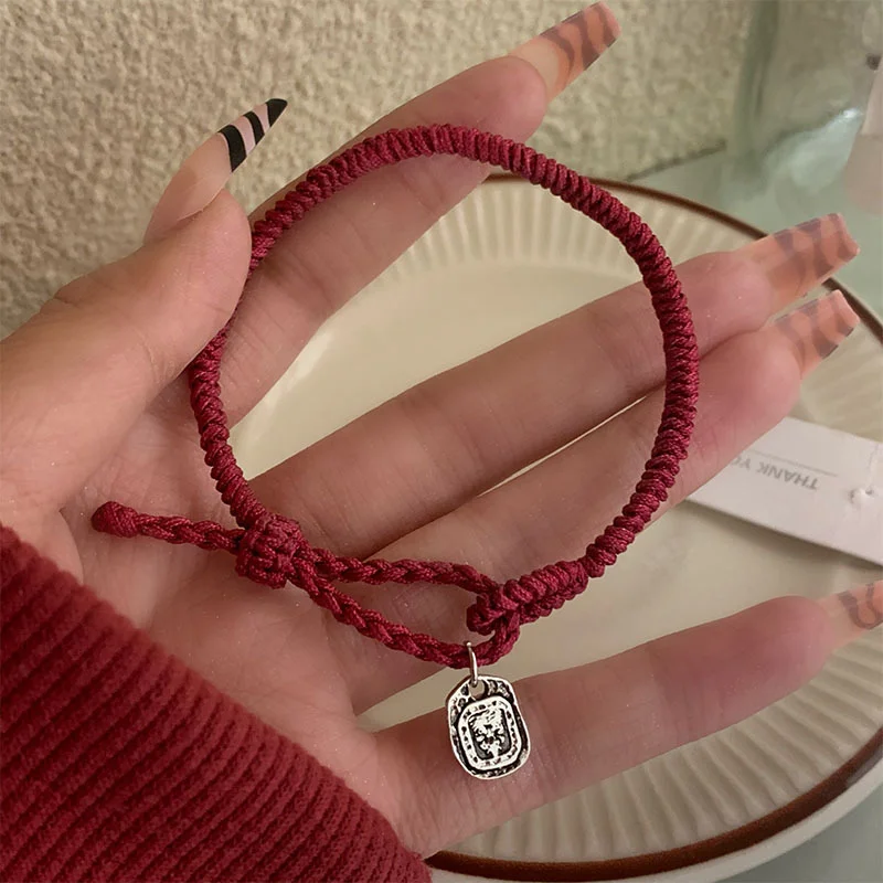 2023 New Handwoven Red Rope Bracelet for Women Simple Year of The Rabbit Lucky Handstring Jewelry Gifts
2023 New Handwoven Red Rope Bracelet for Women Simple Year of The Rabbit Lucky Handstring Jewelry Gifts