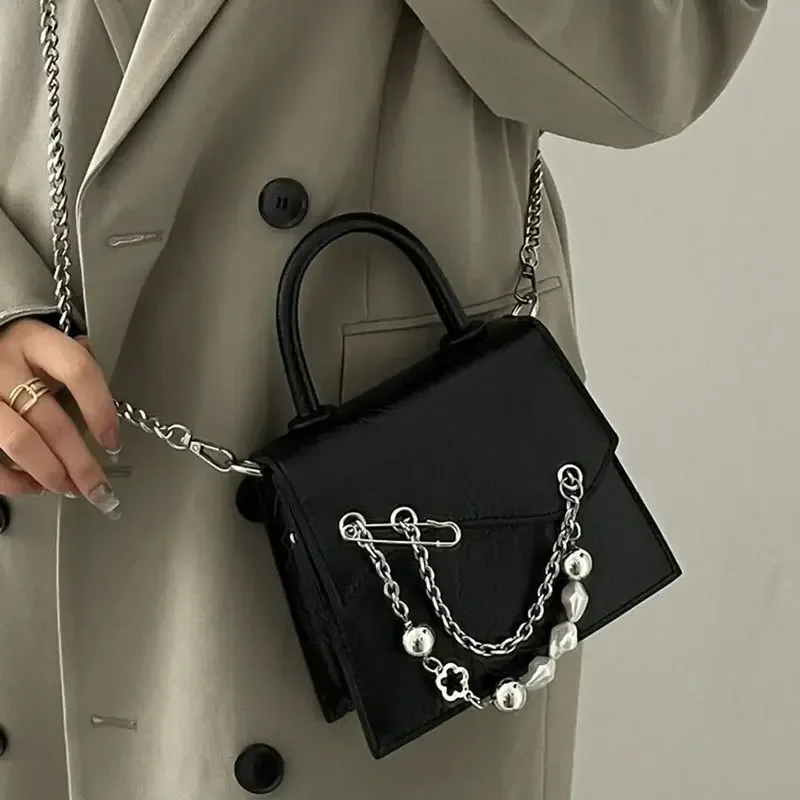 Harajuku Y2K Small Flap Bag Cool Girl Pin Chain Messenger Bag Punk Hot Girl Black Mini Handbag Women Shoulder Bag Purses
Harajuku Y2K Small Flap Bag Cool Girl Pin Chain Messenger Bag Punk Hot Girl Black Mini Handbag Women Shoulder Bag Purses