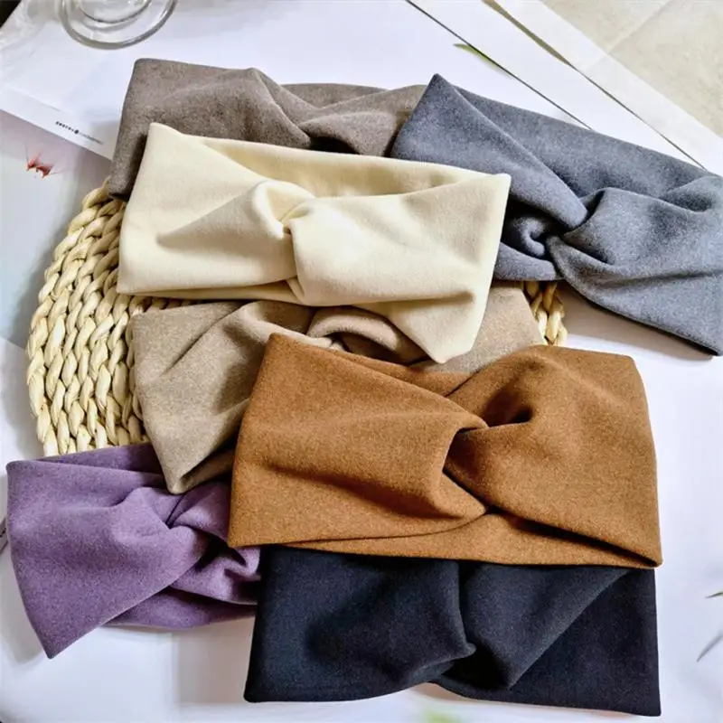 Solid Color Women Headband Summer Suede Headbands Retro Bandana Twisted Cross Hairband Elastic Soft Solid Color Girls Headwear
Solid Color Women Headband Summer Suede Headbands Retro Bandana Twisted Cross Hairband Elastic Soft Solid Color Girls Headwear