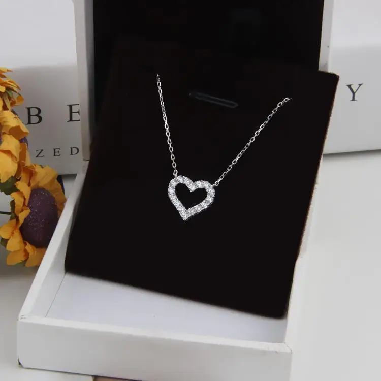 S925 Sterling Silver Hollow Out Full Diamond Love-Shaped Clavicle Necklace Net Red Couple Zircon Korean Version Color Gold
S925 Sterling Silver Hollow Out Full Diamond Love-Shaped Clavicle Necklace Net Red Couple Zircon Korean Version Color Gold