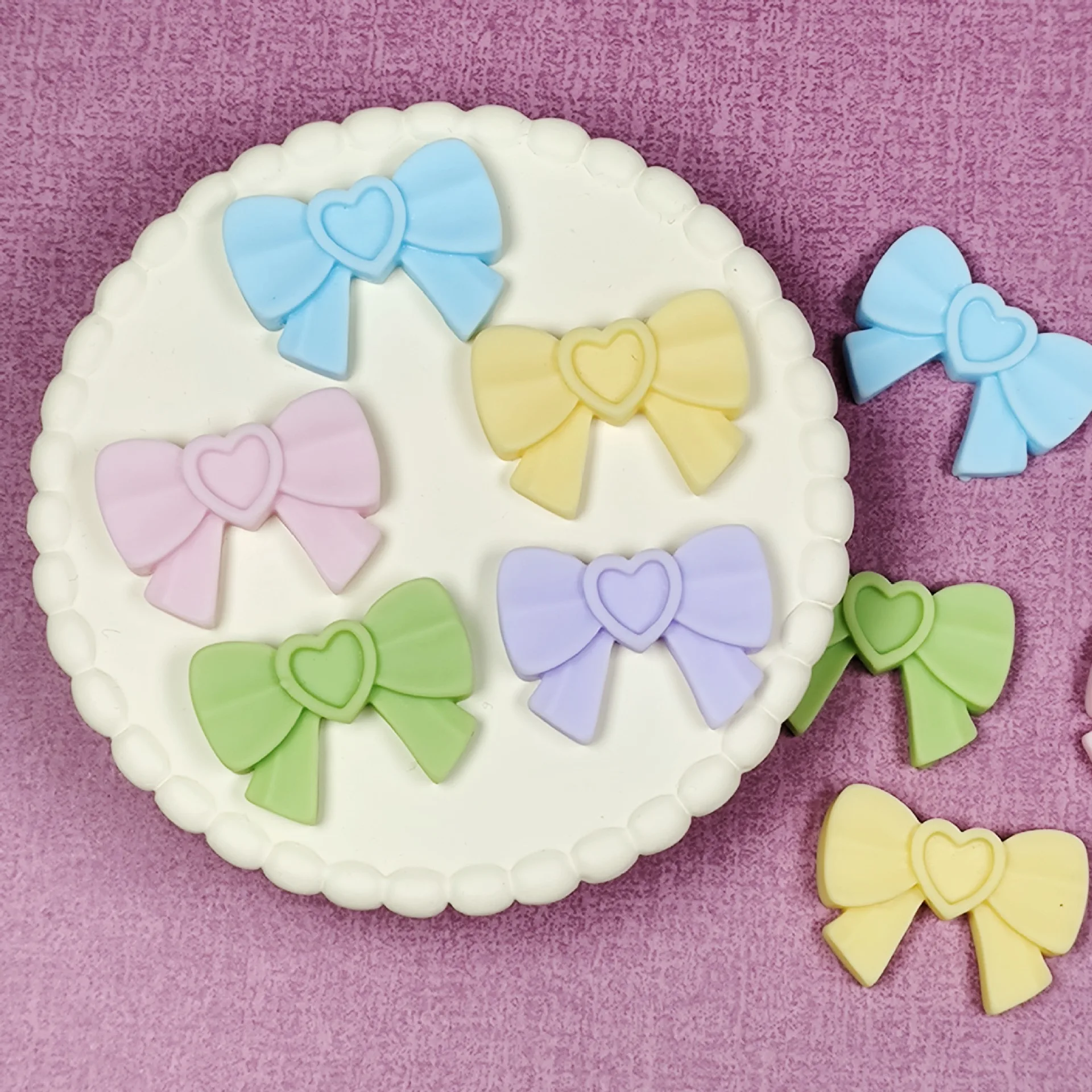 20pcs Love Bowknot Resin Ornament Home DIY Hand Craft Supplies Phone Shell Patch Art Decoration Girl Hair Accessories Materials
20pcs Love Bowknot Resin Ornament Home DIY Hand Craft Supplies Phone Shell Patch Art Decoration Girl Hair Accessories Materials