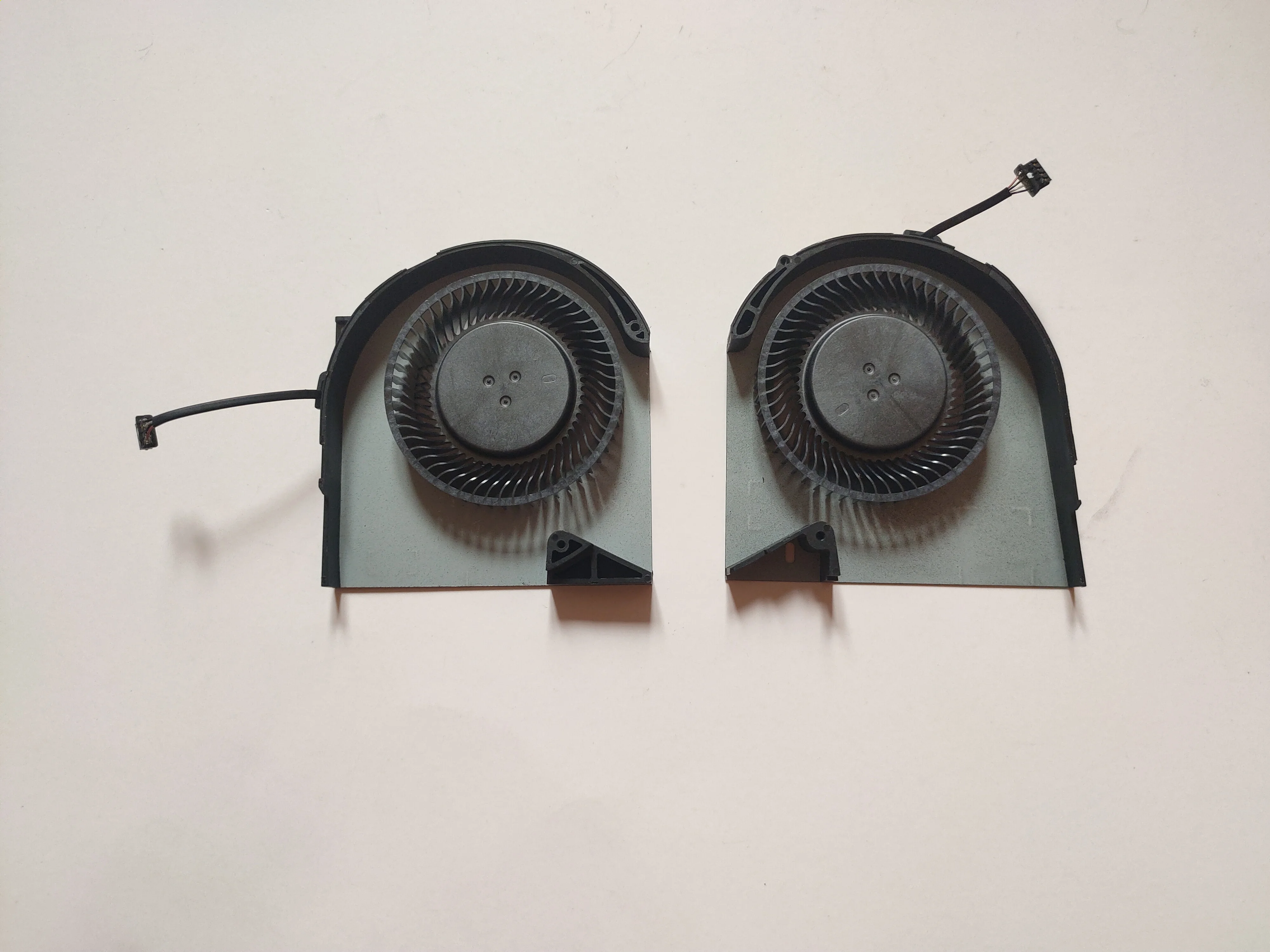 New for DELL precision 7530 M7530 7540 P74F CPU+GPU FAN
New for DELL precision 7530 M7530 7540 P74F CPU+GPU FAN