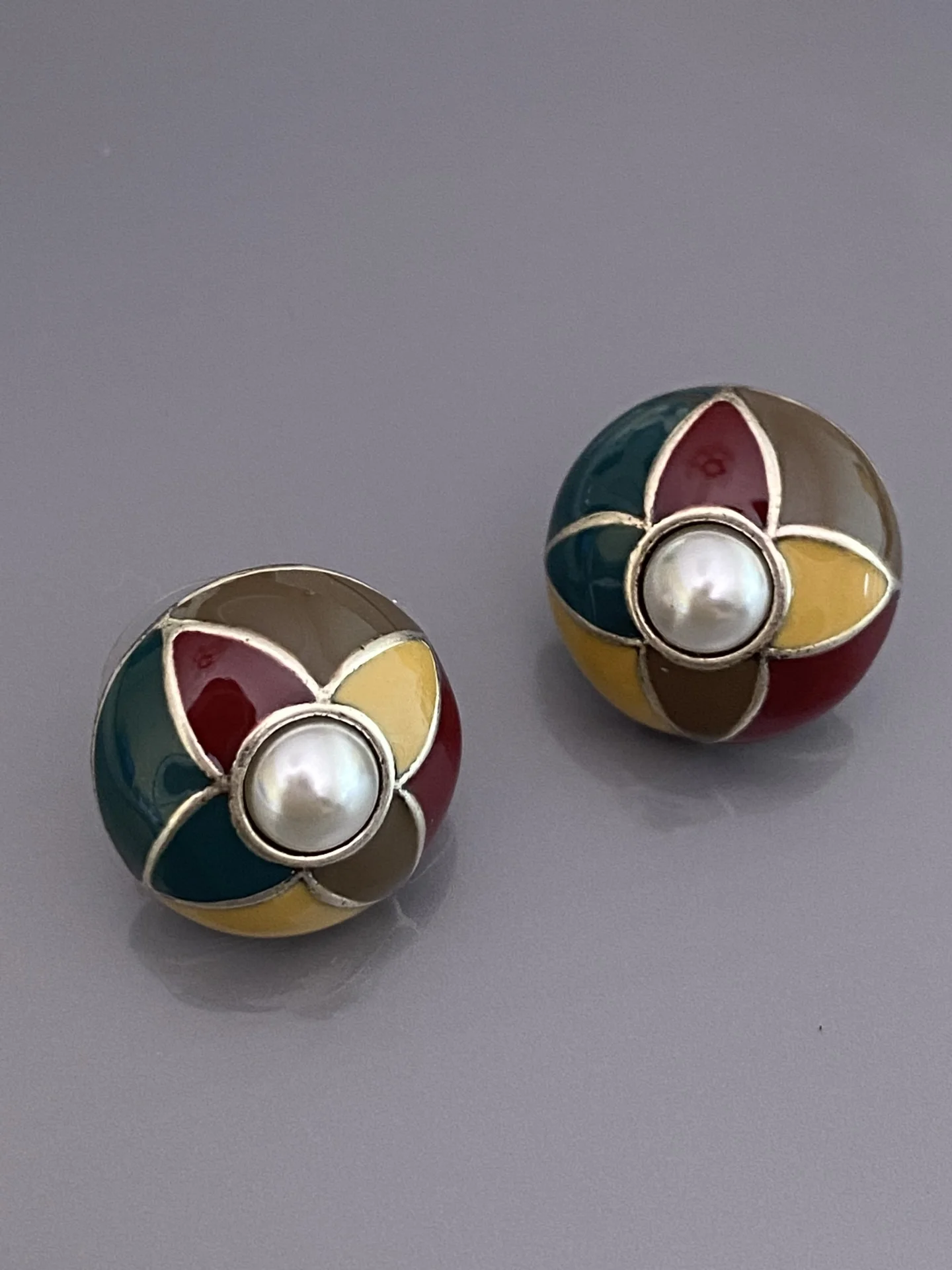 Жемчужные круглые женские серьги-гвоздики в европейском и американском стиле
Жемчужные круглые женские серьги-гвоздики в европейском и американском стиле