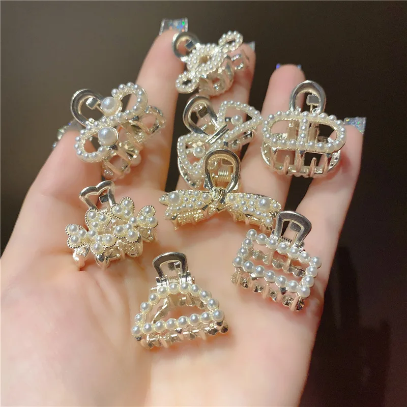 Chic Mini Pearl Geometric Hair Claw for Women Girls Simple Metal Clip Barrettes Clamps Hair Crab Korean Hair Accessories
Chic Mini Pearl Geometric Hair Claw for Women Girls Simple Metal Clip Barrettes Clamps Hair Crab Korean Hair Accessories
