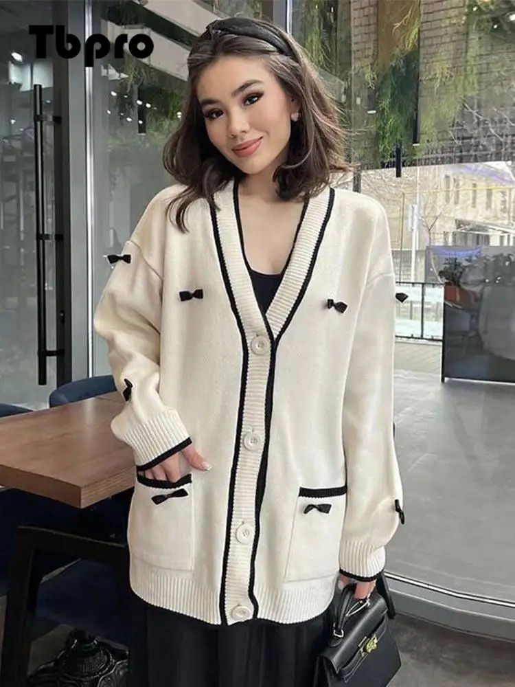 Women's V-Neck Bowknot Sweater Cardigan Elegant Long Sleeve Single-breasted Sweaters 2022 Autumn Ladies Streetwear Cardigans
Women's V-Neck Bowknot Sweater Cardigan Elegant Long Sleeve Single-breasted Sweaters 2022 Autumn Ladies Streetwear Cardigans