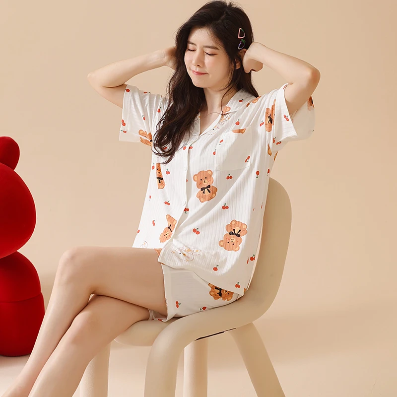 Summer modal cotton short-sleeved cardigan top short pants ladies pajamas suit cartoon lovely style pajamas women's home service
Summer modal cotton short-sleeved cardigan top short pants ladies pajamas suit cartoon lovely style pajamas women's home service