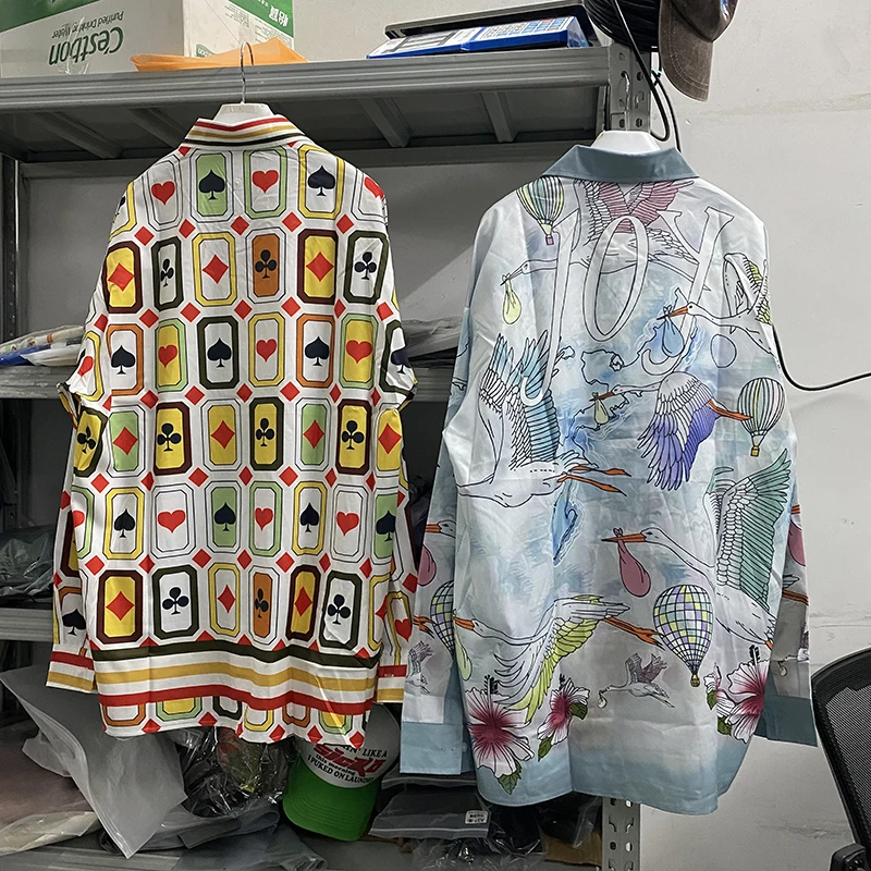Top Version Playing Card Printing Casablanca Shirts Men Women Long Sleeved Patchwork Color Hawaii Beach Shirt
Top Version Playing Card Printing Casablanca Shirts Men Women Long Sleeved Patchwork Color Hawaii Beach Shirt