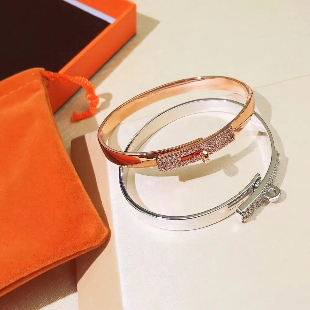 New Hot Brand High Qulity Classic Jewelry For Women Twist Lock Bangle Rose Gold Lock Bangle Wedding Jewelry Engagement Bracelet
New Hot Brand High Qulity Classic Jewelry For Women Twist Lock Bangle Rose Gold Lock Bangle Wedding Jewelry Engagement Bracelet