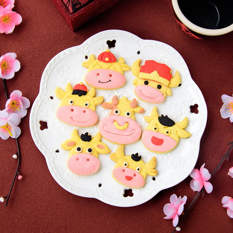 New Cartoon Cattle Biscuit Cookie Mold Cute Animal Calf Cutting Mold DIY 3D Cookie Cutter Fondant Pastry Sugar Form Baking Tools
New Cartoon Cattle Biscuit Cookie Mold Cute Animal Calf Cutting Mold DIY 3D Cookie Cutter Fondant Pastry Sugar Form Baking Tools