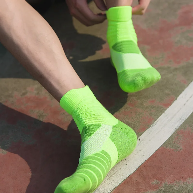 Antibacterial middle tube basketball socks tennis badminton running terry socks functional sports socks
Antibacterial middle tube basketball socks tennis badminton running terry socks functional sports socks