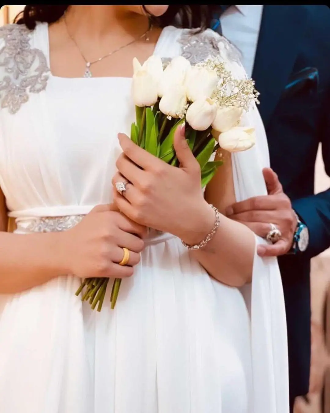 Sparkly Lace Dubai Kaftan Evening Dresses Straight Chiffon O Neck Long Cape Sleeves Arabic Formal Party Dress Women Prom Gowns 
Sparkly Lace Dubai Kaftan Evening Dresses Straight Chiffon O Neck Long Cape Sleeves Arabic Formal Party Dress Women Prom Gowns