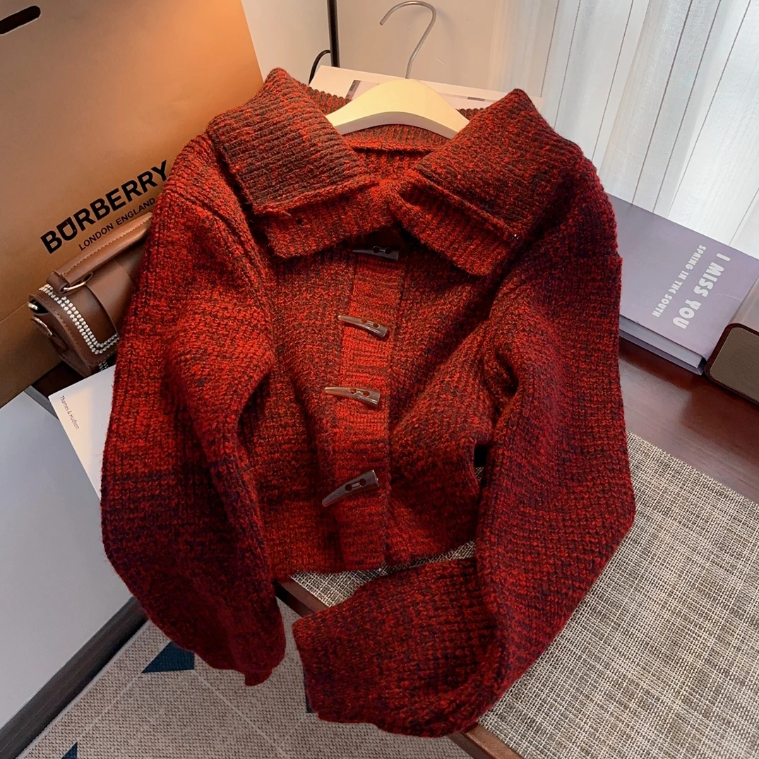 Autumn/Winter Women's Crop Knit Sweaters Korean Fashion Polo Collar Cow Horn Buckle Waist Thickened Knit Cardigan Woman Clothing 
Autumn/Winter Women's Crop Knit Sweaters Korean Fashion Polo Collar Cow Horn Buckle Waist Thickened Knit Cardigan Woman Clothing