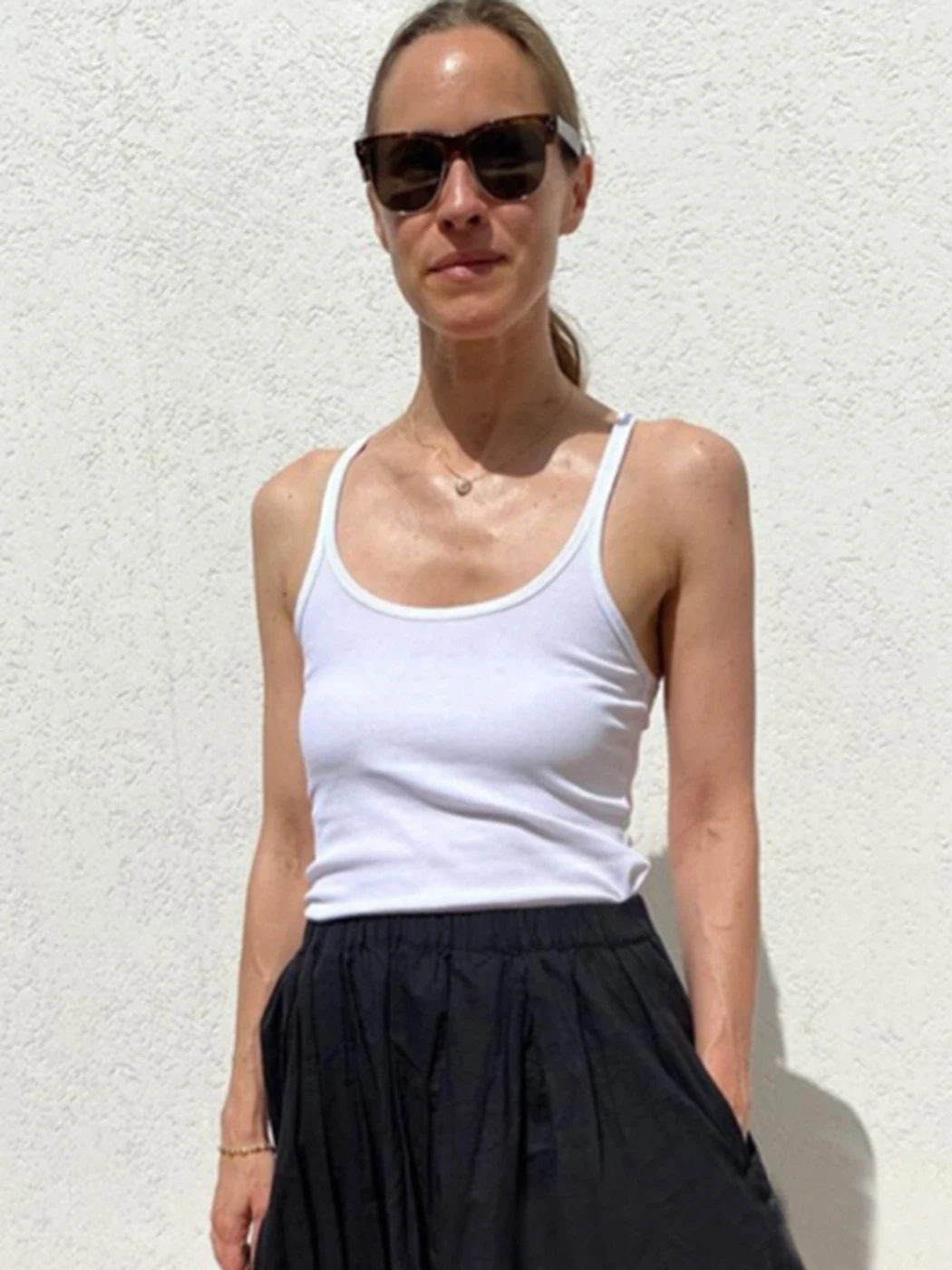 Casual White Off Shoulder Cotton Crop Top Women Fashion Ribbed Vest Tops Ladies Basic Fitness Sleeveless Tank Tops Summer 2022
Casual White Off Shoulder Cotton Crop Top Women Fashion Ribbed Vest Tops Ladies Basic Fitness Sleeveless Tank Tops Summer 2022