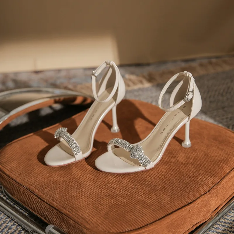 Rhinestone Sandals Women's Stiletto Heel Summer 2022 New Patent Leather One-line With Crystal High Heel Ankle Strap Shoes
Rhinestone Sandals Women's Stiletto Heel Summer 2022 New Patent Leather One-line With Crystal High Heel Ankle Strap Shoes
