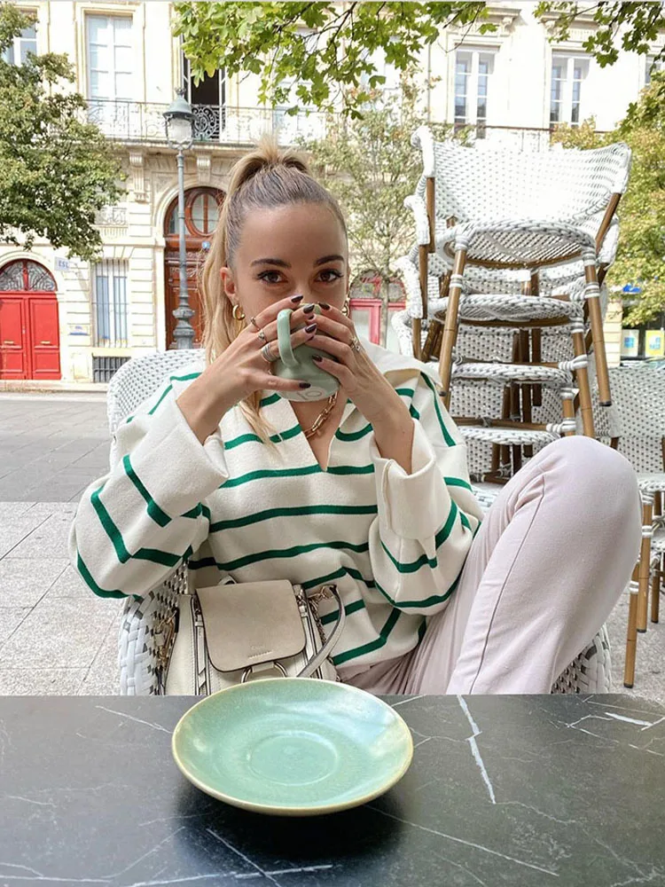 Women 2022 Autumn New Fashion Loose Striped Knitted Sweater Vintage lapel Long Sleeve Female Pullovers Chic Tops
Women 2022 Autumn New Fashion Loose Striped Knitted Sweater Vintage lapel Long Sleeve Female Pullovers Chic Tops