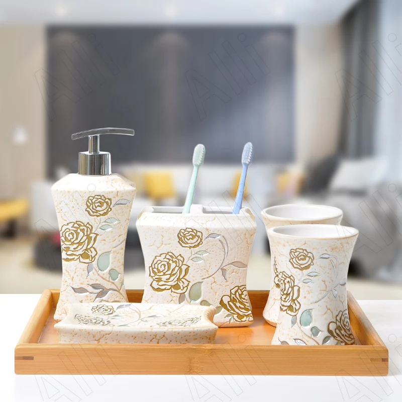 Европейский керамический комплект из пяти предметов для ванной комнаты, позолоченная бутылка для мыла, светящаяся Роскошная чашка для поло...
Европейский керамический комплект из пяти предметов для ванной комнаты, позолоченная бутылка для мыла, светящаяся Роскошная чашка для поло...