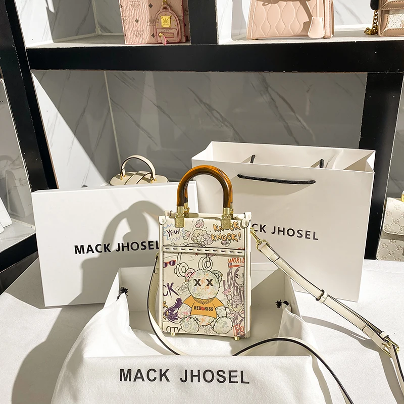 Graffiti Bear Cartoon Printing Square Bag Bamboo Hand-held Shoulder Crossbody Bag Women's Versatile Mobile Phone Bag Lady Purse
Graffiti Bear Cartoon Printing Square Bag Bamboo Hand-held Shoulder Crossbody Bag Women's Versatile Mobile Phone Bag Lady Purse