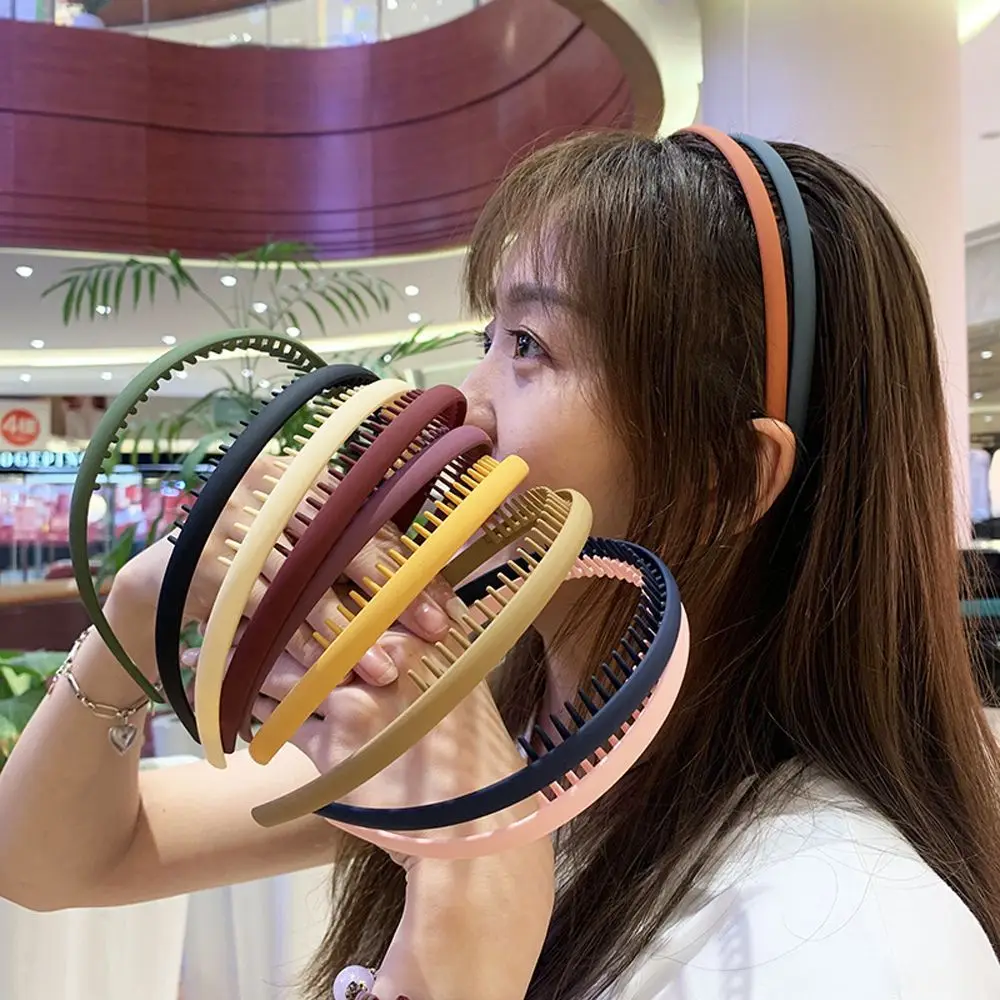 Cute Retro Solid Color Wash Face Simple Antiskid Women Hair hoop Toothed Headband Hair Band Korean Style Headwear 
Cute Retro Solid Color Wash Face Simple Antiskid Women Hair hoop Toothed Headband Hair Band Korean Style Headwear