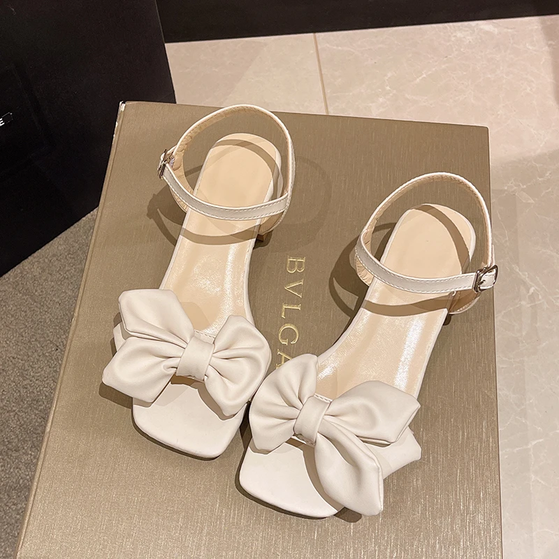 Large Solid Color Open-toe Sandals Women 2023 Summer New One-line Buckle Fashion Temperament Bow Knot Comfortable Women's Shoes
Large Solid Color Open-toe Sandals Women 2023 Summer New One-line Buckle Fashion Temperament Bow Knot Comfortable Women's Shoes