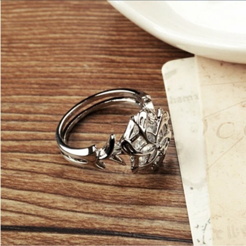 Фото Женское кольцо из белого золота с фианитом | Украшения и аксессуары