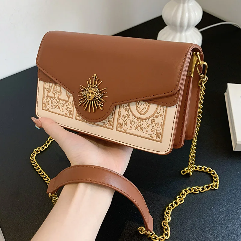 Popular Design Bag 2022 New Women's Chain Messenger Embroidered Small Square Bag Luxury Designer Handbag
Popular Design Bag 2022 New Women's Chain Messenger Embroidered Small Square Bag Luxury Designer Handbag