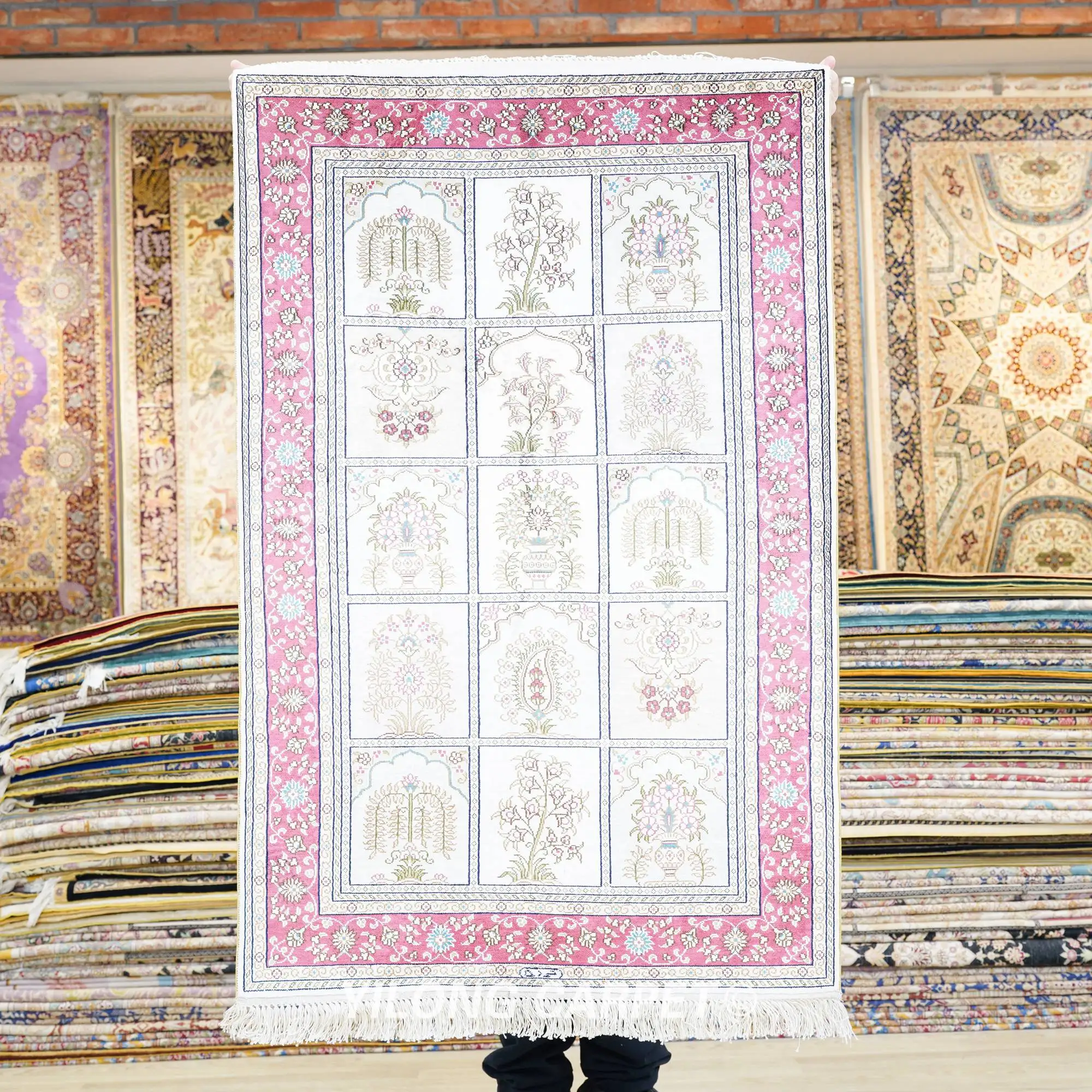 76x122cm Persian Silk Carpet Four Season Traditional Garden Tabriz Silk Rug (HF150B)
76x122cm Persian Silk Carpet Four Season Traditional Garden Tabriz Silk Rug (HF150B)