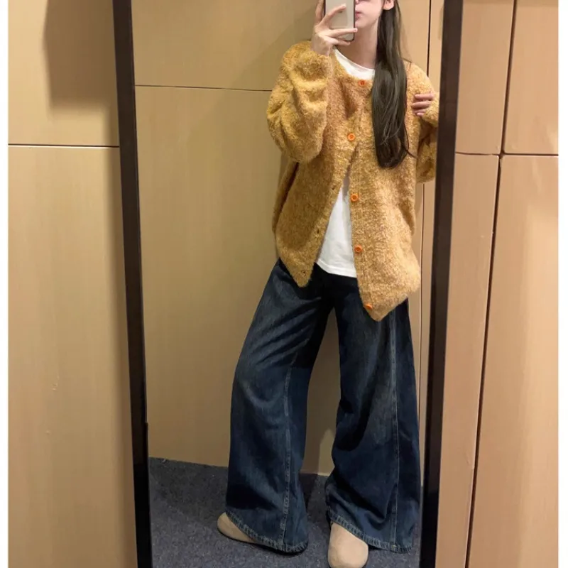 Slim autumn and winter lazy wind knitted sweater 2023 new cardigan jacket women's style
Slim autumn and winter lazy wind knitted sweater 2023 new cardigan jacket women's style