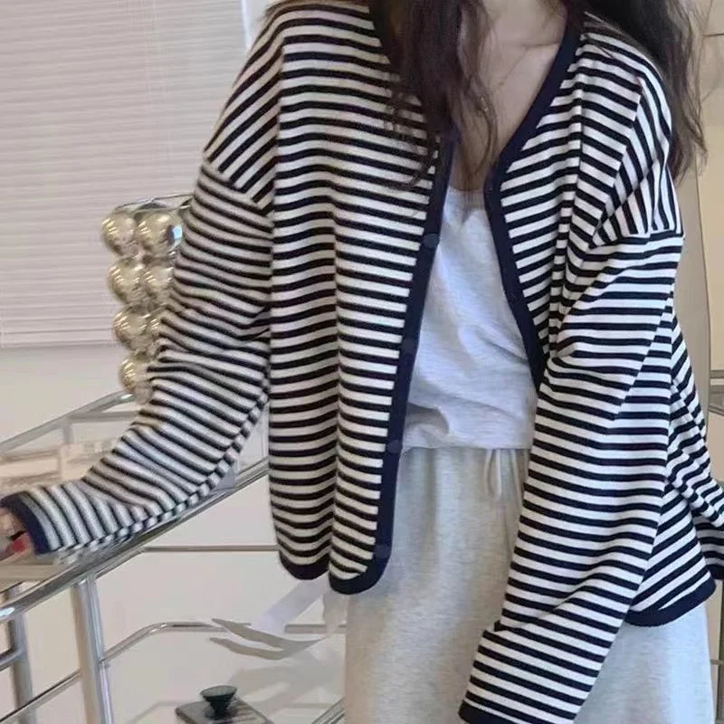 Hikigawa 2023 Striped Vintage Print Women Jackets All Match Casual Loose Chic Fashion Coats Harajuku Zipper Top Roupas Femininas
Hikigawa 2023 Striped Vintage Print Women Jackets All Match Casual Loose Chic Fashion Coats Harajuku Zipper Top Roupas Femininas