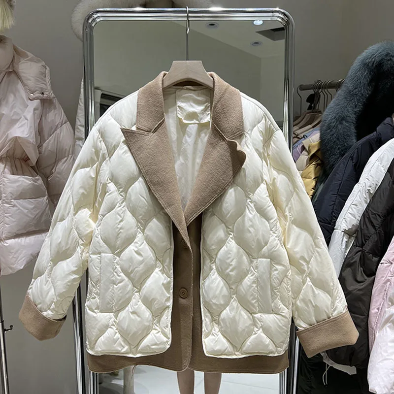 2022 new women's mid-length down jacket Korean style suit collar stitching fake two-piece puffer jacket winter trend
2022 new women's mid-length down jacket Korean style suit collar stitching fake two-piece puffer jacket winter trend