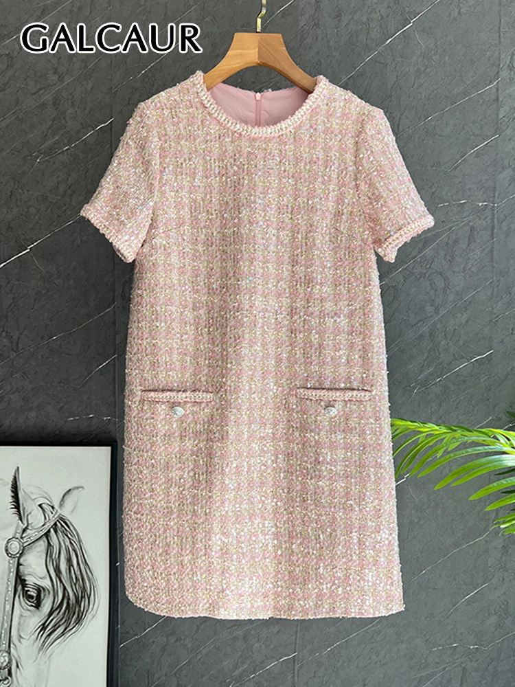 Женское платье с коротким рукавом, круглым вырезом и карманами 
Женское платье с коротким рукавом, круглым вырезом и карманами