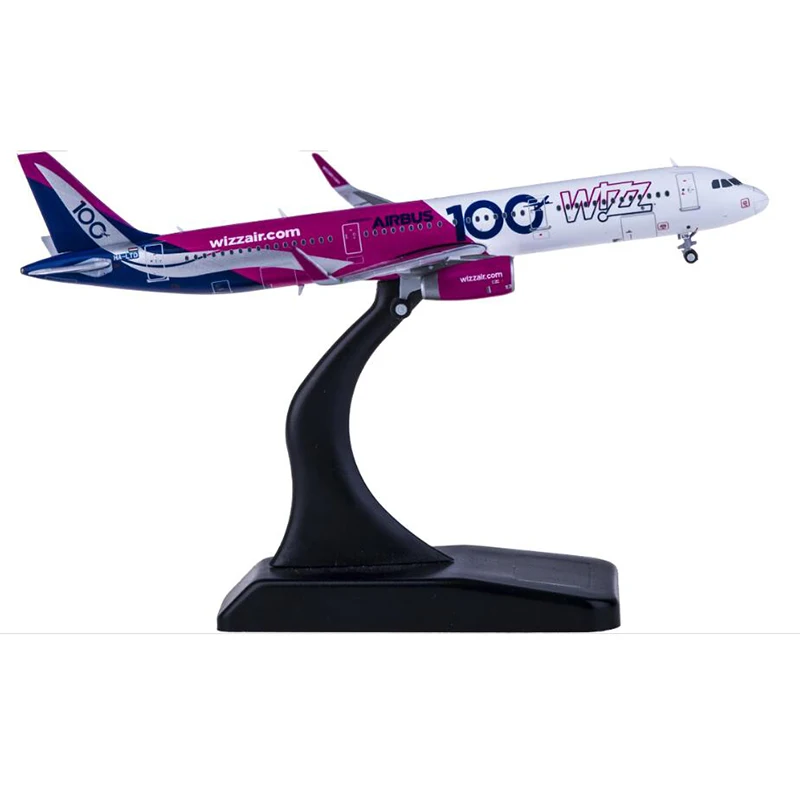 Модель самолета A321 в масштабе 1:400, венгрийский самолет, семейный пассажирский самолет, летательный аппарат, коллекционная игрушечная кукла
Модель самолета A321 в масштабе 1:400, венгрийский самолет, семейный пассажирский самолет, летательный аппарат, коллекционная игрушечная кукла